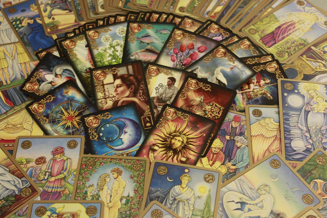 Tarot card readings oracle cards vs tarot cards the psychic power
